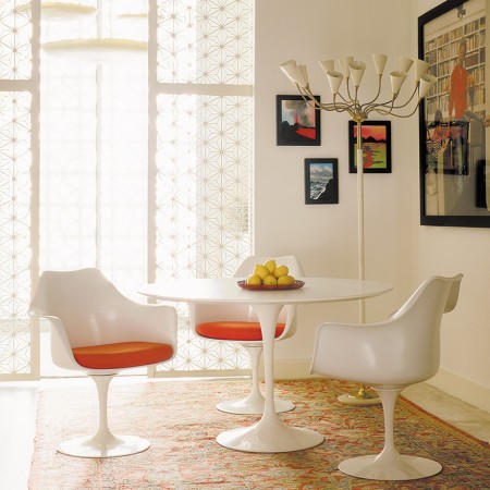 Saarinen Dining Table and Chairs by Eero Saarinen for Knoll - image: knoll.com