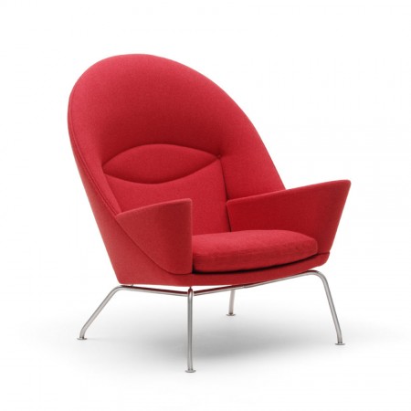 The Oculus Chair,  designed in 1960 and relaunched in 2010, gives us a unique gift from the past. A chance to discover previously unknown mid-century classics, designed by a modernist master.