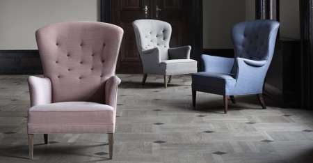The Heritage Chair, designed in 1930, has warm and elegant lines that bear testimony to Frits Henningsen's constant pursuit of perfection. With a love for natural materials, he created a chair that is inviting and evokes tranquility, fulfilling the eternal human quest for breathing space in a hectic daily life.