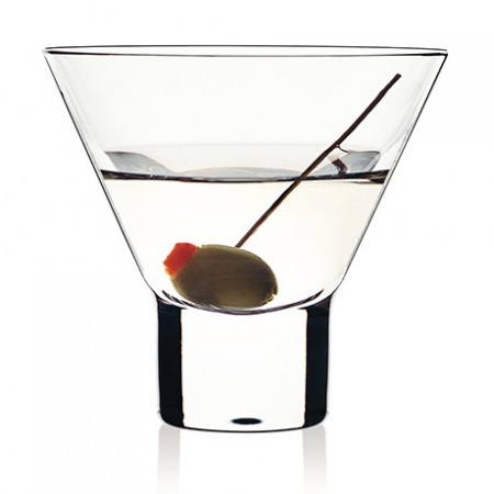 This mouth-blown object originally helped set the trend for essential glassware in the 1950s. Glass designer and decorative artist Göran Hongell was one of the pioneers of the Finnish glass tradition. With his mouth-blown glassware range Aarne, he won the gold medal in 1954 at the Triennale in Milan.