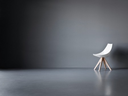 The high gloss white seat of the Pianca Gamma Chair is perfect for a dining chair or an occasional chair.