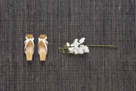 The Natural Tatami Rug is made from 50% New Zealand wool + 50% Jute. Jute’s structure and brightness mixed with the softness of the wool, a perfect combination. Take off your shoes and feel the Asian freshness under your feet.