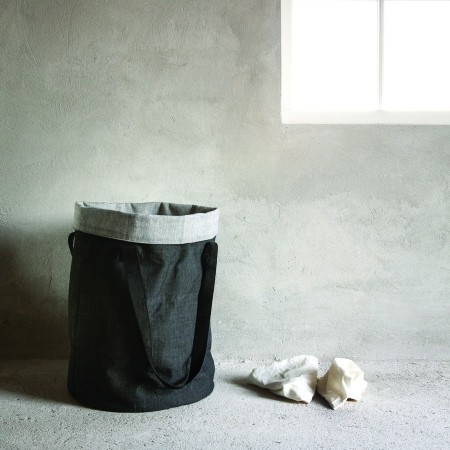 Menu Cotton Bag: 'Stand up bag' for smart storage and swift transportation. Use as a flexible hamper or laundry basket.