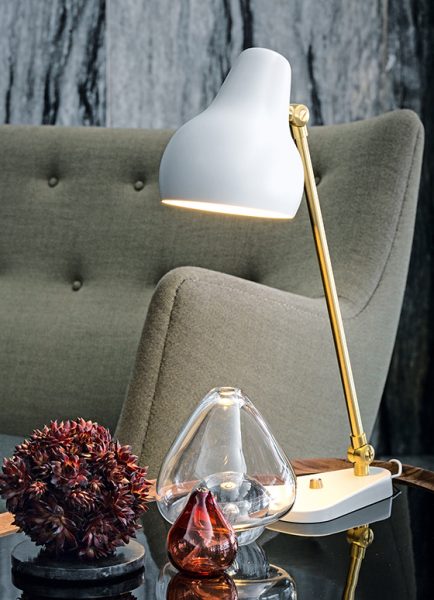 The Radiohus Lamp gets a comeback Vilhelm Lauritzen’s original VL38 Table Lamp that was used in Radiohuset’s radio studios, is now relaunched. A floor and a wall lamp now accompany the elegant lamp. It is the original design, where the lamp head is organically shaped, painted white and obliquely angled, and with arms made of brass. VL38 has been updated with energy efficient LED light sources. 