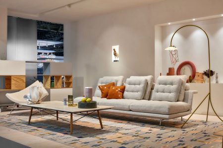 The clean lines and geometric forms of the generously dimensioned sofa elements create a spacious platform for sitting or reclining. Despite its expansive proportions, Grand Sofà has a graceful silhouette